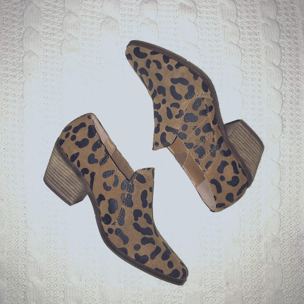 BNIB Dolce Vita Leopard Suede Western Bootie Shoe